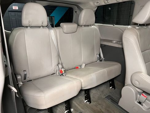 Used 2018 Toyota Sienna XLE w/ XLE Navigation Package image 29