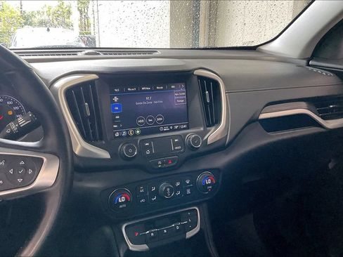 Used 2024 GMC Terrain SLT AWD/4WD image 10