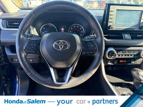 Used 2020 Toyota RAV4 XLE w/ XLE Grade Weather Package AWD/4WD image 15