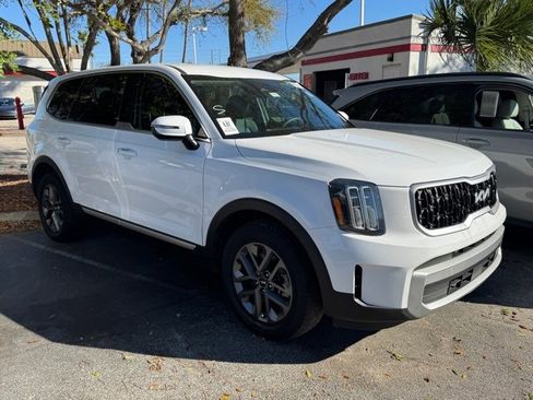 Certified 2024 Kia Telluride LX image 5