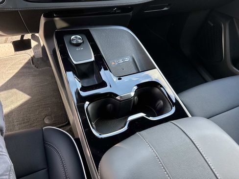 Used 2025 Buick Enclave Preferred image 27