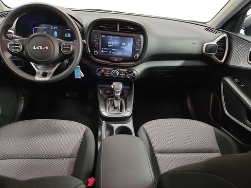 Used 2025 Kia Soul LX w/ LX Technology Package FWD image 10