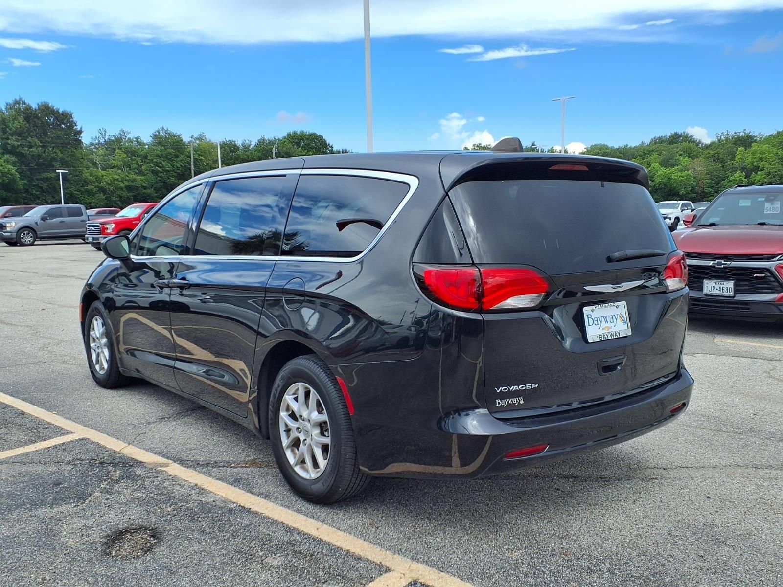 Used 2023 Chrysler Voyager LX FWD image 23