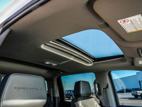 Used 2022 GMC Sierra 3500 Denali w/ Denali Ultimate Package image 17