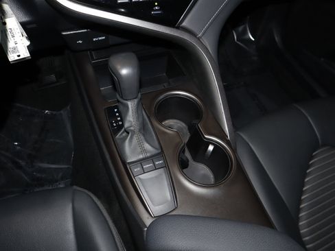 Used 2024 Toyota Camry SE image 30