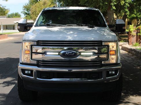 Used 2017 Ford F250 Lariat w/ Lariat Value Package AWD/4WD image 4