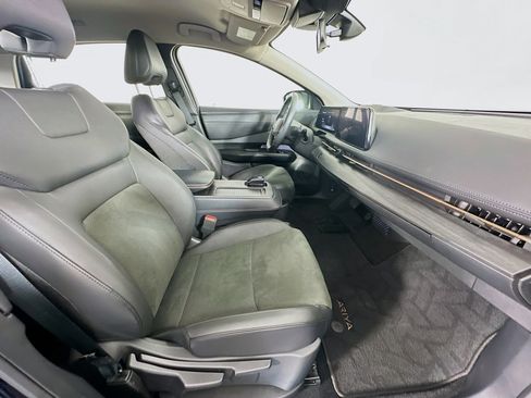 Used 2024 Nissan Ariya AWD image 30