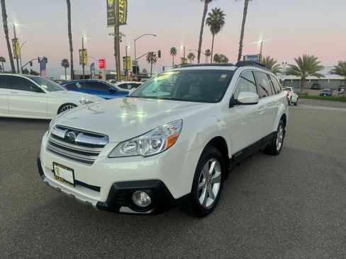 Used 2014 Subaru Outback 2.5i Limited image 3