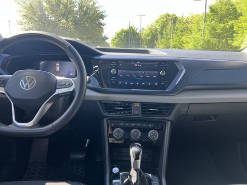 Certified 2023 Volkswagen Taos SE w/ Panoramic Sunroof Package FWD image 27