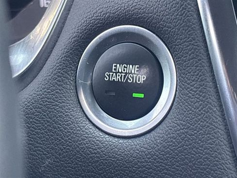 Used 2023 Chevrolet Traverse LT FWD image 16