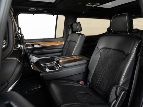 Used 2022 Jeep Grand Wagoneer Series III w/ Rear Seat Video Group 1 image 16