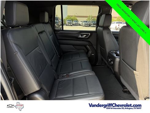 Used 2024 Chevrolet Suburban LT RWD image 30
