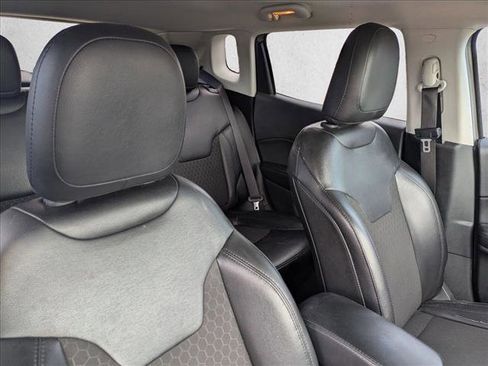 Used 2020 Jeep Compass Latitude image 17