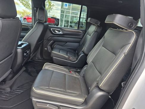 Used 2023 Chevrolet Suburban Premier AWD/4WD image 23