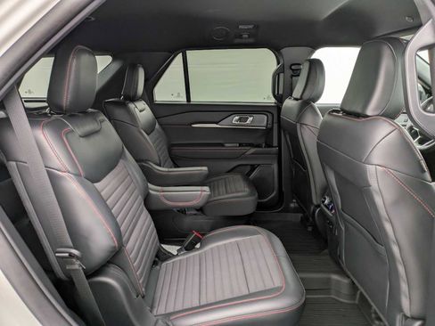 Used 2025 Ford Explorer ST-Line image 19