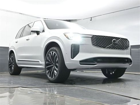 New 2025 Volvo XC90 B6 Plus w/ Protection Package Premier image 33