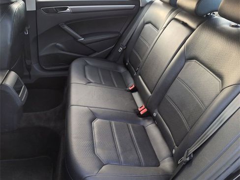 Used 2018 Volkswagen Passat 2.0T R-Line image 21
