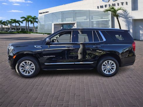 Used 2024 GMC Yukon SLT w/ SLT Luxury Package image 4