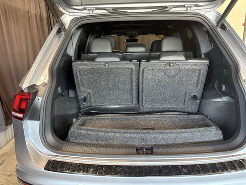 Used 2024 Volkswagen Tiguan SE R-Line image 32