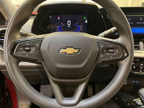 Used 2025 Chevrolet Trax LT image 27