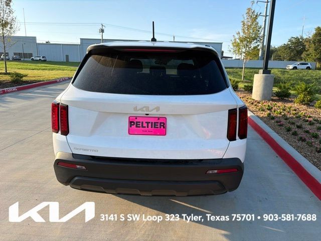 Certified 2023 Kia Sorento LX FWD image 9