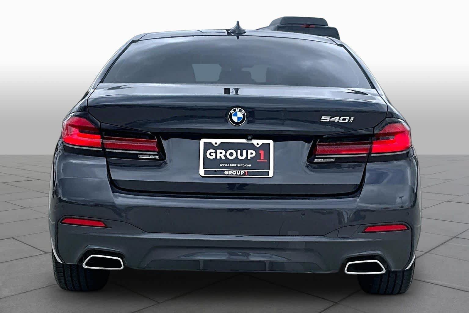 Used 2022 BMW 540i w/ M Sport Package RWD image 4
