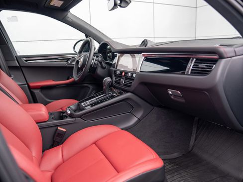 New 2026 Porsche Macan image 26