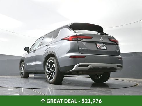 Used 2024 Mitsubishi Outlander SE image 57