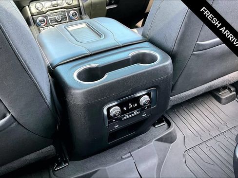 Used 2023 GMC Yukon AT4 w/ Technology Package AWD/4WD image 12
