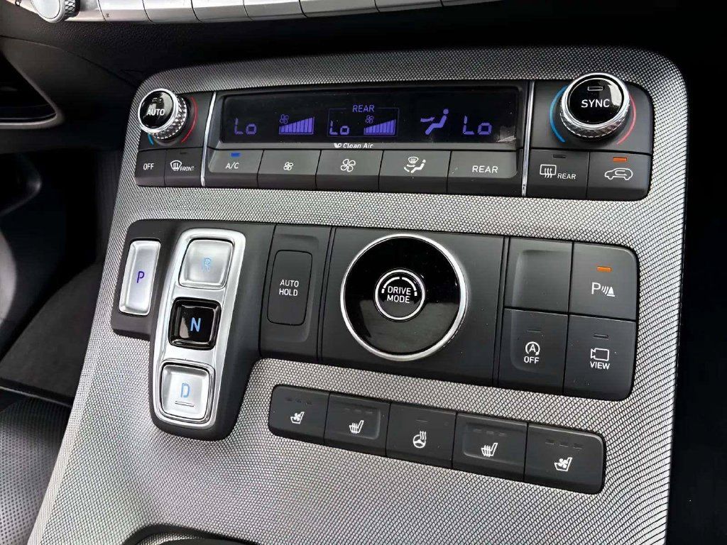 Used 2022 Hyundai Palisade Limited FWD image 17