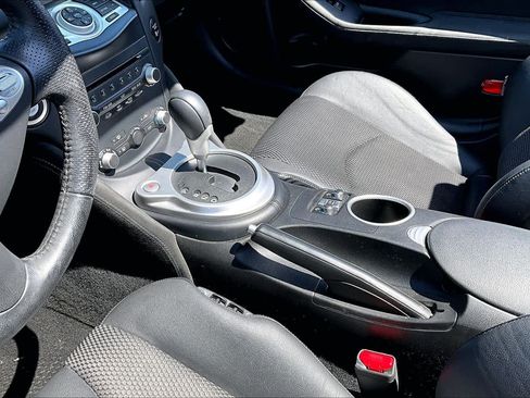 Used 2018 Nissan 370Z Touring Sport RWD image 16
