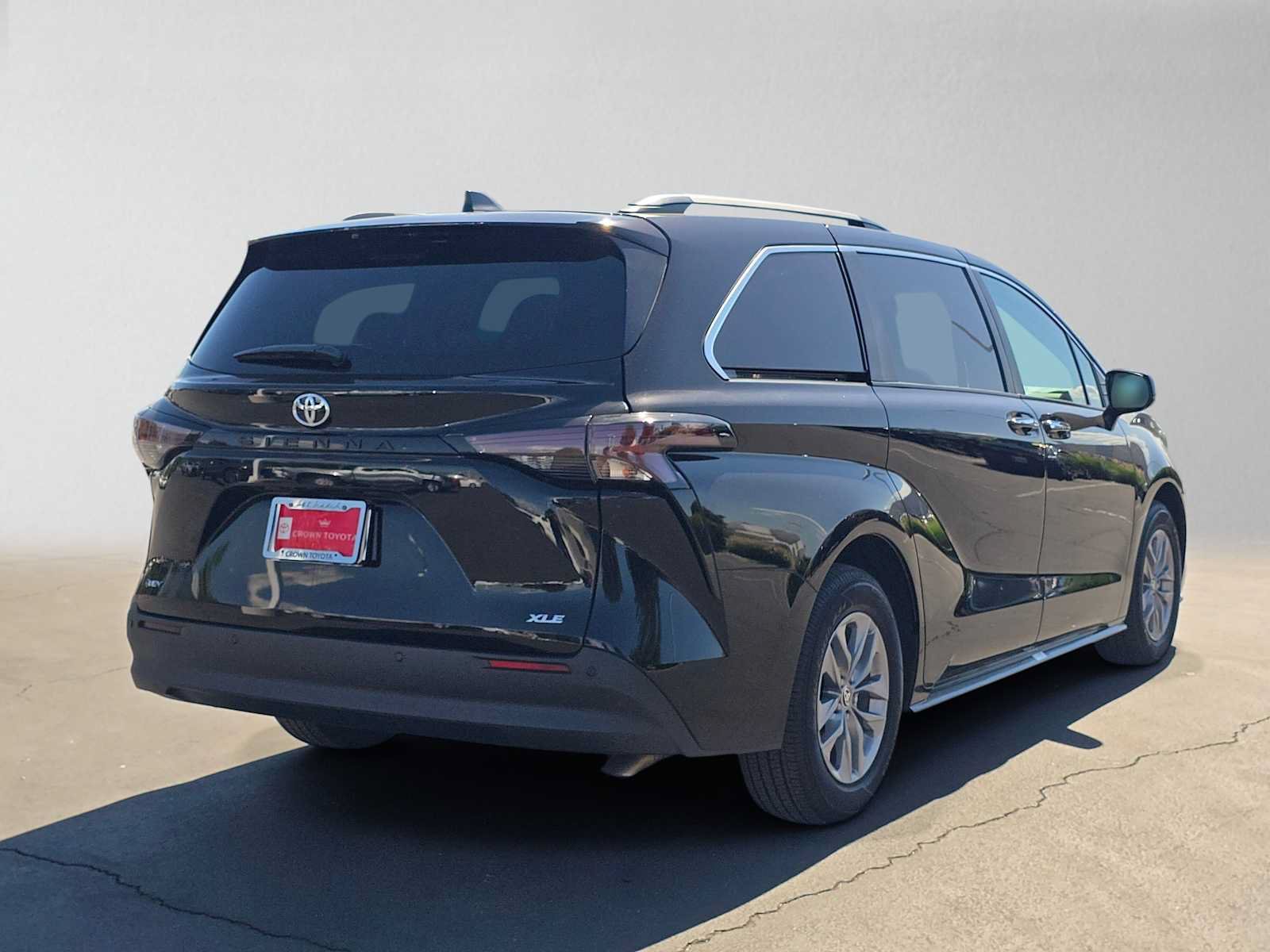 Certified 2026 Toyota Sienna XLE FWD image 3