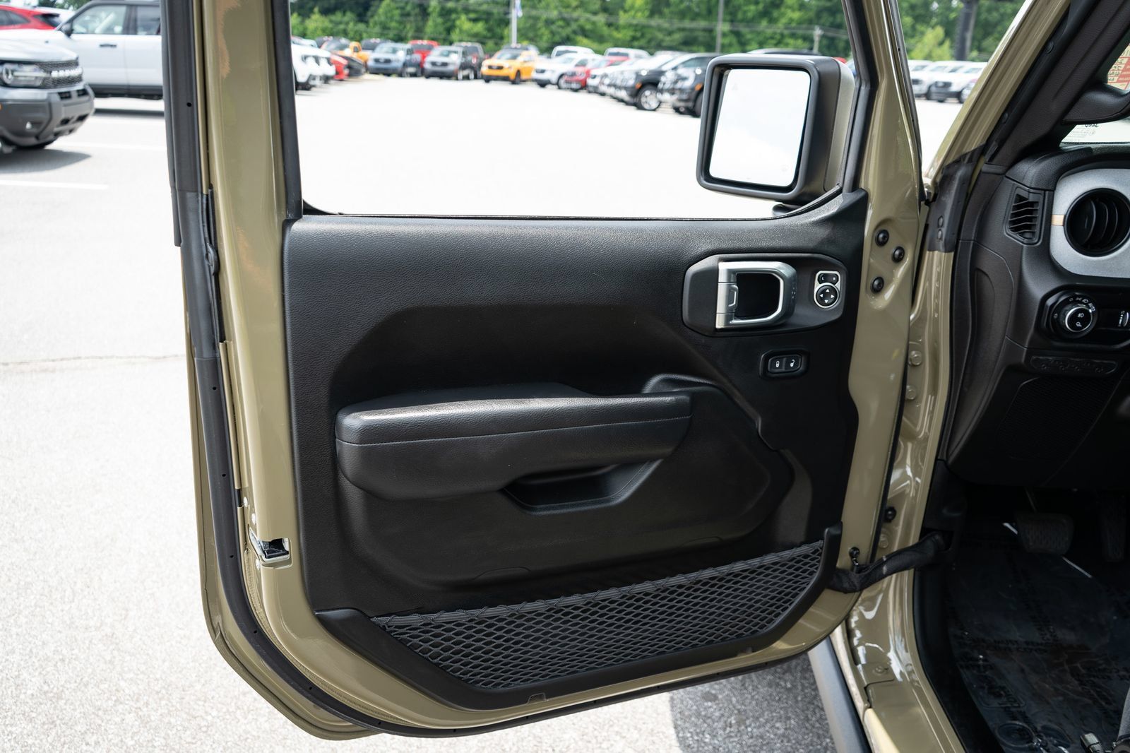 Used 2025 Jeep Gladiator Sport AWD/4WD image 16