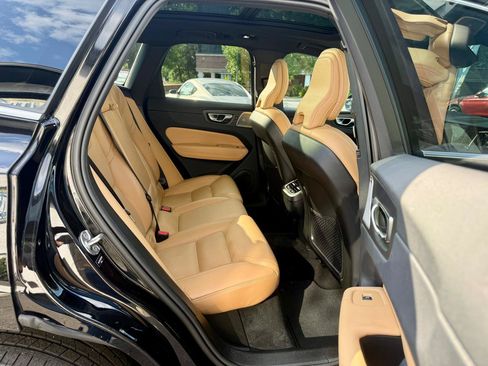 Used 2022 Volvo XC60 B5 Inscription w/ Climate Package AWD/4WD image 24