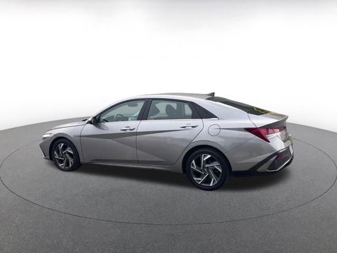 Used 2025 Hyundai Elantra SEL image 10