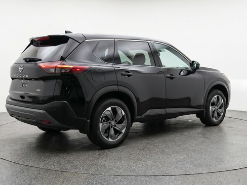 Used 2025 Nissan Rogue SV AWD/4WD image 9