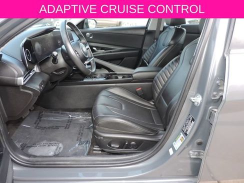Used 2025 Hyundai Elantra Limited FWD image 18