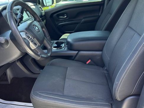 Used 2018 Nissan Titan SV w/ SV Convenience Package RWD image 14