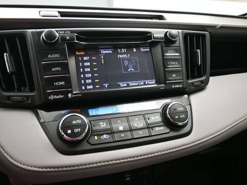 Used 2017 Toyota RAV4 XLE FWD image 14