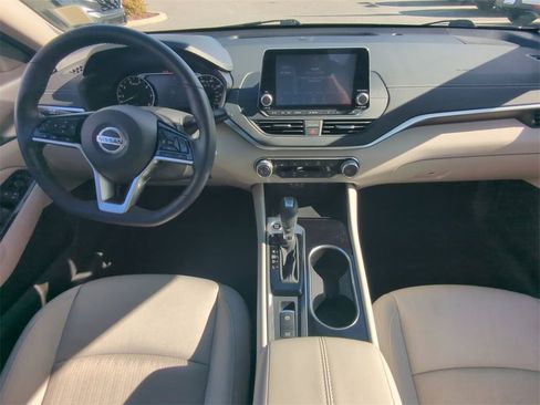 Used 2021 Nissan Altima 2.5 SV w/ SV Premium Package image 15