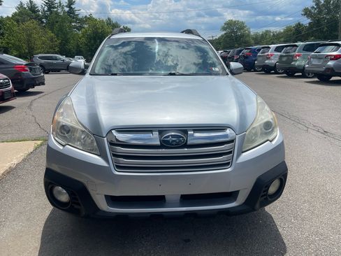Used 2013 Subaru Outback 3.6R Limited w/ Moonroof Pkg image 2