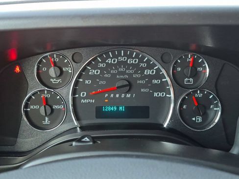 Used 2025 Chevrolet Express 2500 w/ Driver Convenience Package RWD image 17