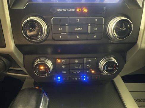 Used 2020 Ford F150 Lariat w/ Equipment Group 502A Luxury AWD/4WD image 21