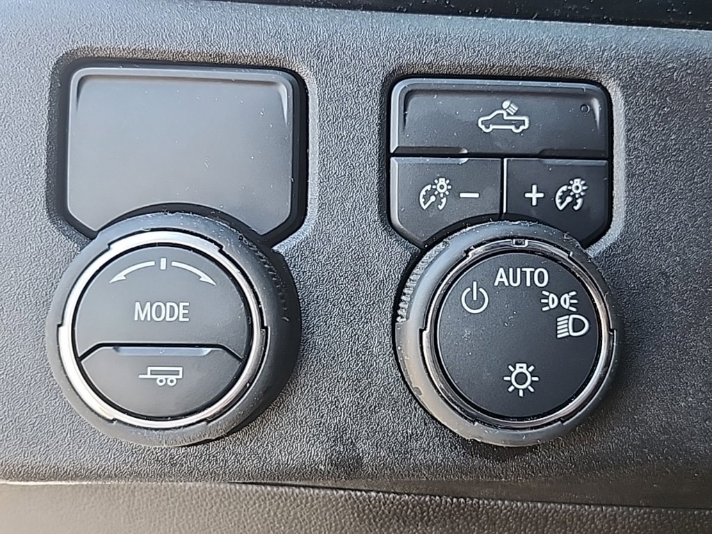 Used 2025 Chevrolet Silverado 1500 LT RWD image 13