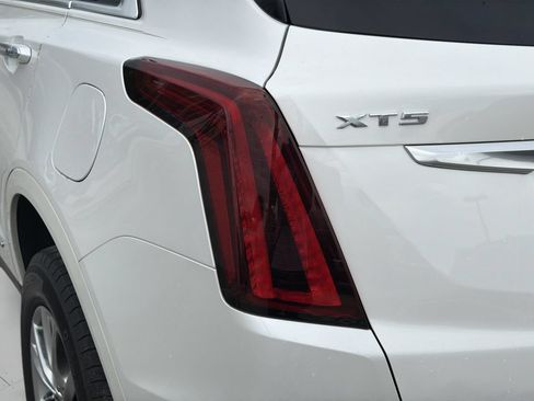 Used 2020 Cadillac XT5 Premium Luxury w/ LPO, Floor Liner Package FWD image 7