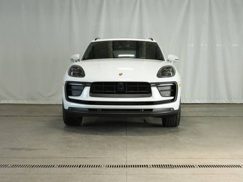 Certified 2025 Porsche Macan AWD/4WD image 10