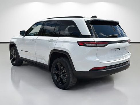 Used 2024 Jeep Grand Cherokee Limited w/ Black Appearance Package RWD image 5