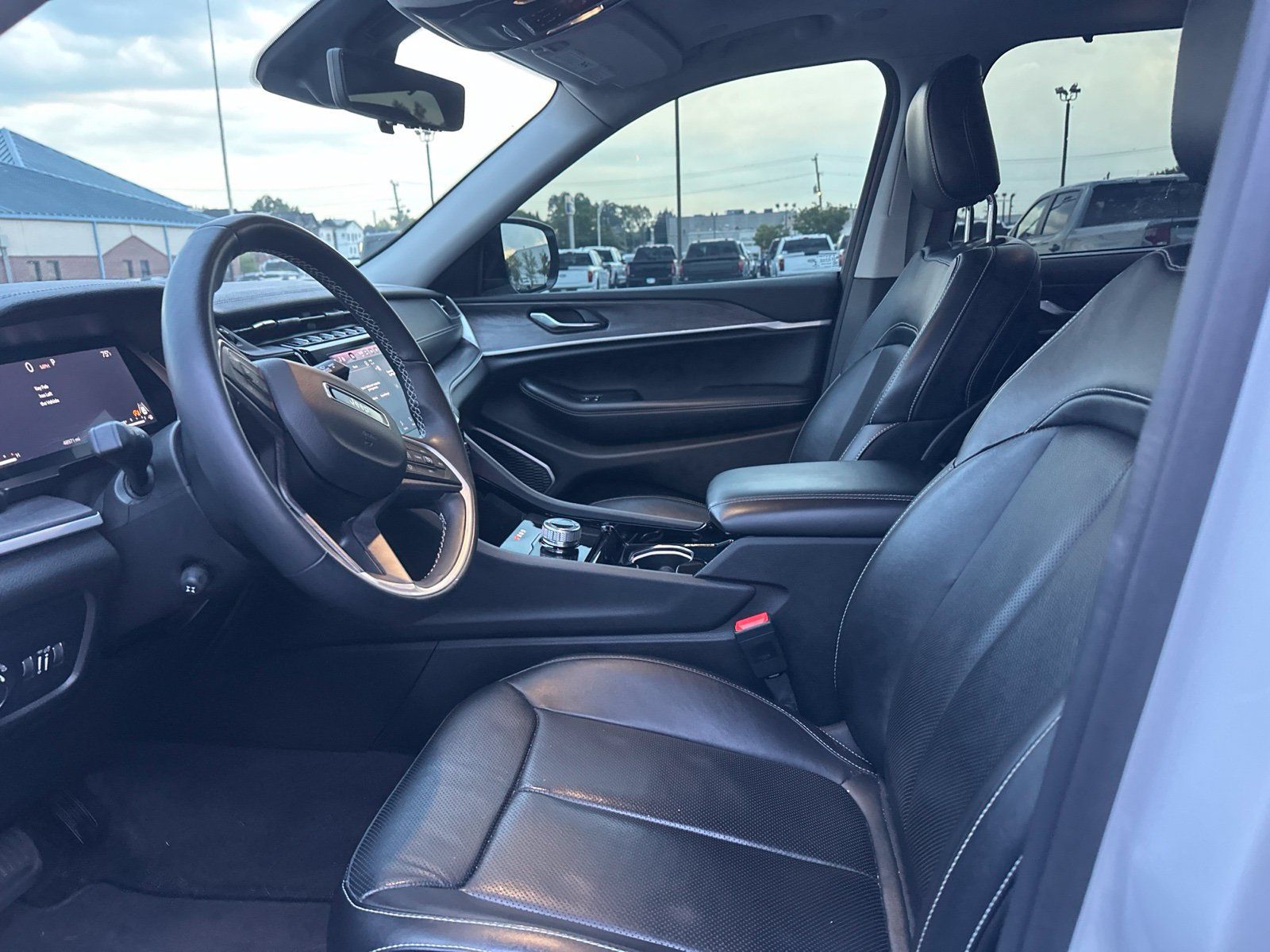 Used 2022 Jeep Grand Cherokee L Limited w/ Luxury Tech Group II RWD image 10