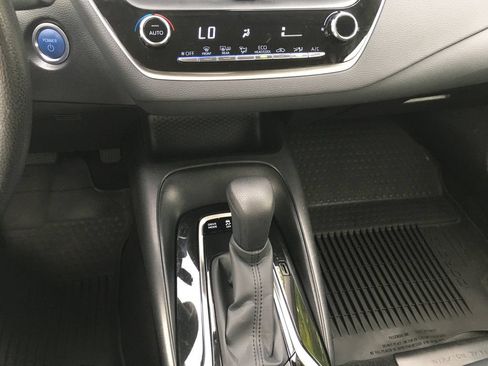 Used 2022 Toyota Corolla LE FWD image 16