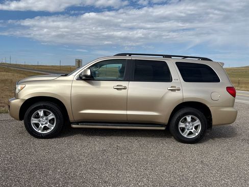 Used 2010 Toyota Sequoia SR5 image 2